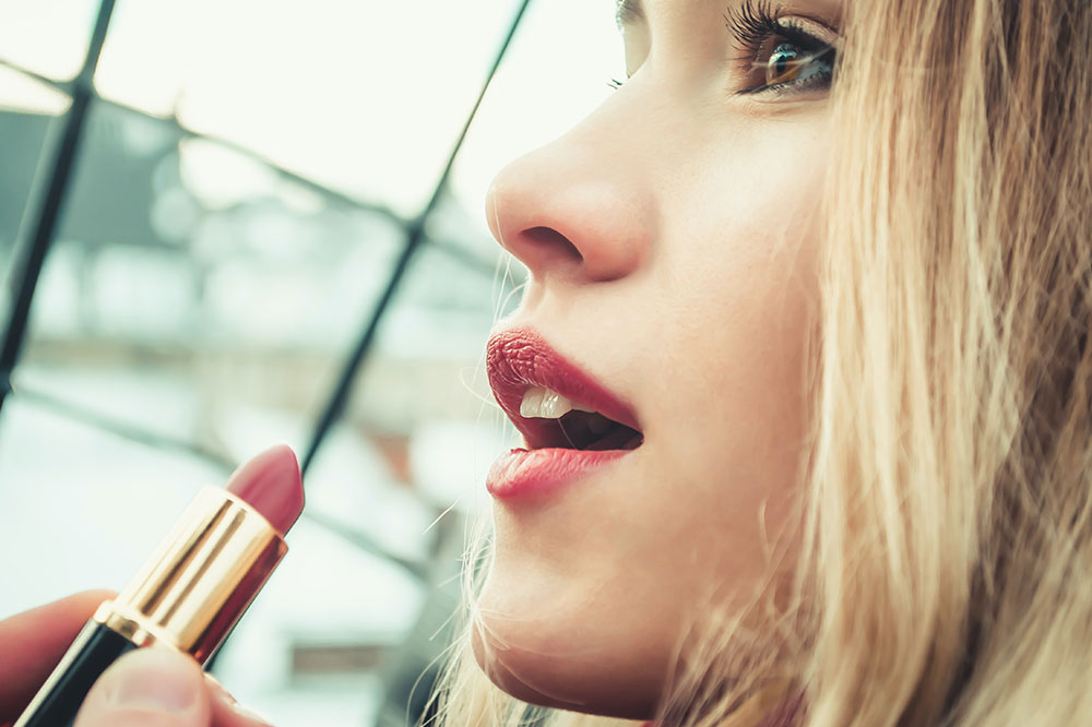 6 Usual Mistakes to Avoid While Applying Lipstick